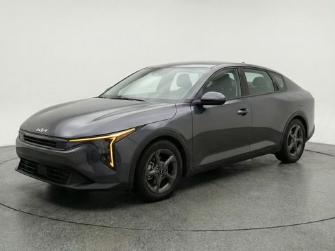 Used 2025 Kia K4 FWD image 3