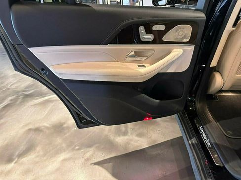 Used 2024 Mercedes-Benz GLS 450 4MATIC image 19