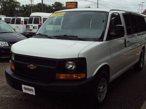Used 2014 Chevrolet Express 1500 AWD image 4