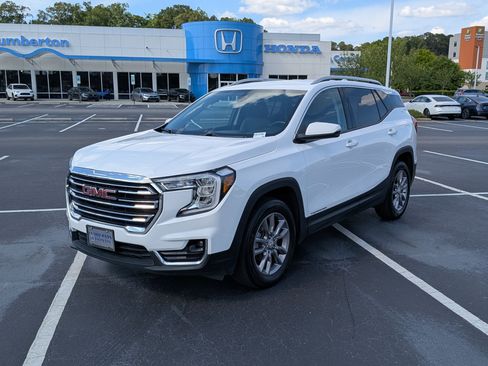 Used 2024 GMC Terrain SLT AWD/4WD image 7