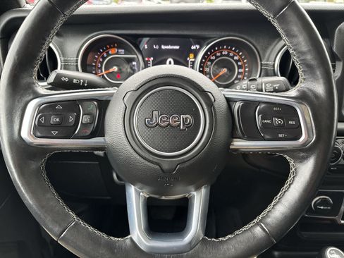 Used 2019 Jeep Wrangler Unlimited Sahara AWD/4WD image 13
