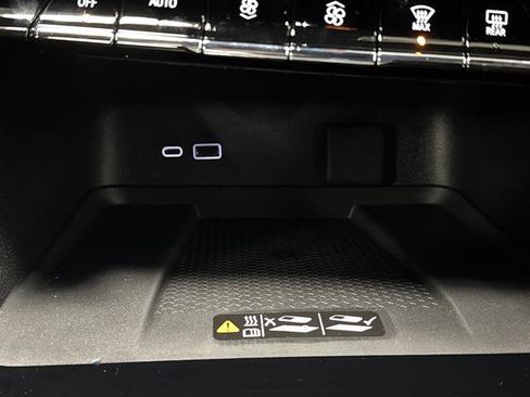 New 2026 Chevrolet Traverse LT image 23