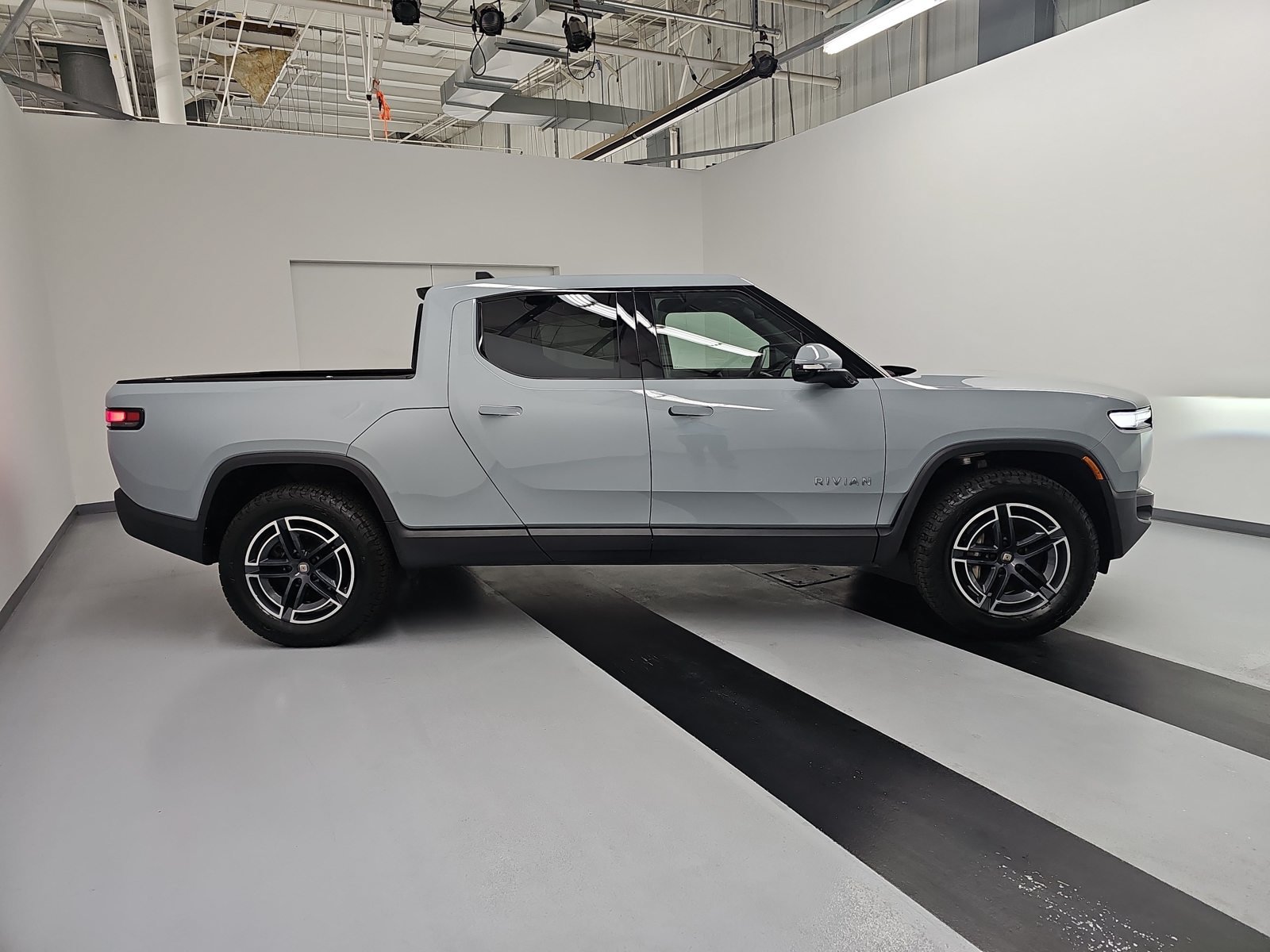 Used 2025 Rivian R1T Adventure Dual AWD/4WD image 6