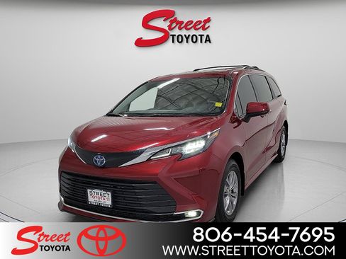 Certified 2024 Toyota Sienna XLE image 1