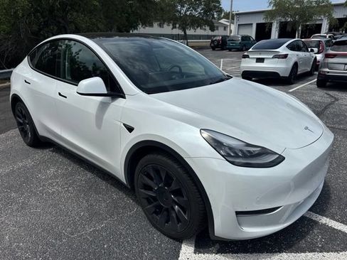 Used 2022 Tesla Model Y Long Range AWD/4WD image 3