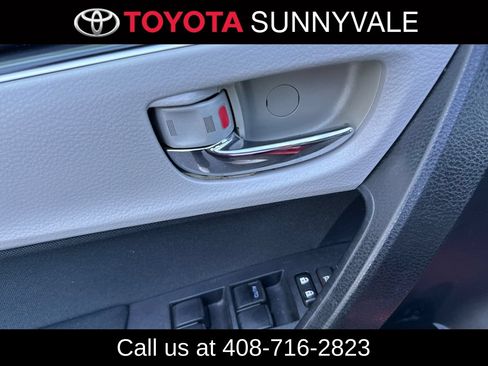 Used 2018 Toyota Corolla LE FWD image 15