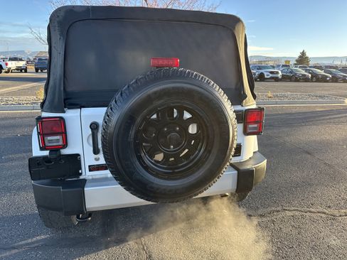 Used 2012 Jeep Wrangler Unlimited Sahara w/ Connectivity Group image 5