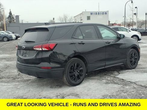 Used 2023 Chevrolet Equinox LS w/ LS Convenience Package image 4
