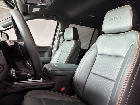 Used 2025 GMC Yukon AT4 AWD/4WD image 5