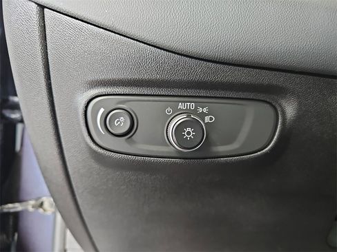 Used 2018 Chevrolet Equinox LS image 23