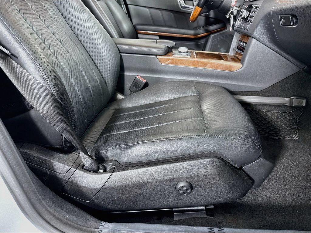 Used 2010 Mercedes-Benz E 550 Sedan image 36