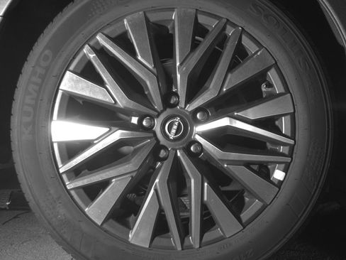 Used 2025 Nissan Altima 2.5 SV FWD image 15
