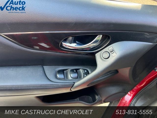 Used 2017 Nissan Rogue S AWD/4WD image 8