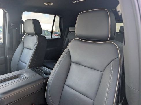 Used 2024 GMC Yukon SLT w/ SLT Luxury Package AWD/4WD image 10