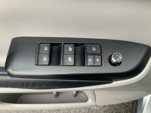 Used 2016 Toyota Highlander XLE image 25