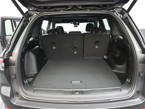 New 2025 Jeep Grand Cherokee Laredo X w/ Luxury Tech Group I image 19