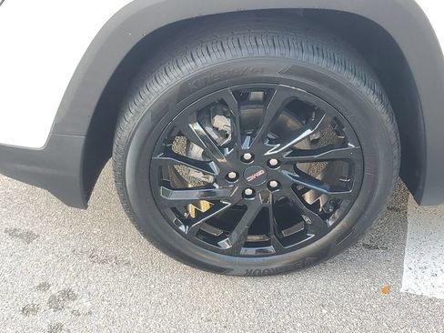 Certified 2023 GMC Terrain SLE w/ Driver Convenience Package FWD image 11