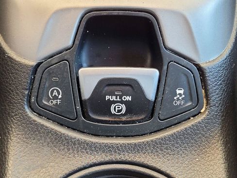 Used 2019 Jeep Compass Latitude w/ Popular Equipment Group FWD image 16