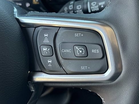 Used 2025 Jeep Wrangler Unlimited Sahara AWD/4WD image 25