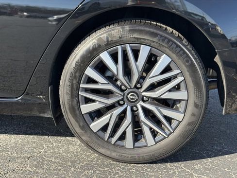 Used 2025 Nissan Altima 2.5 SV image 10