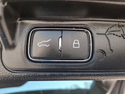 Certified 2022 Ford Explorer XLT w/ Equipment Group 202A image 31