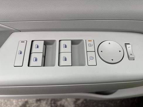 Used 2025 Hyundai Kona SEL image 17