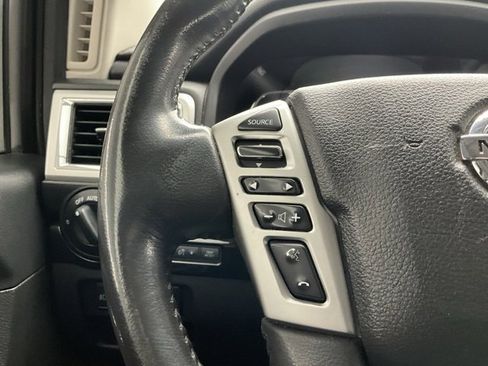 Used 2016 Nissan Titan SV image 17