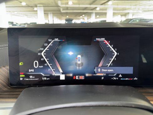 Certified 2025 BMW X7 xDrive40i w/ M Sport Package image 25