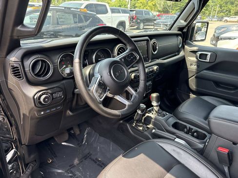 Used 2021 Jeep Wrangler Unlimited Sahara w/ Cold Weather Group AWD/4WD image 16