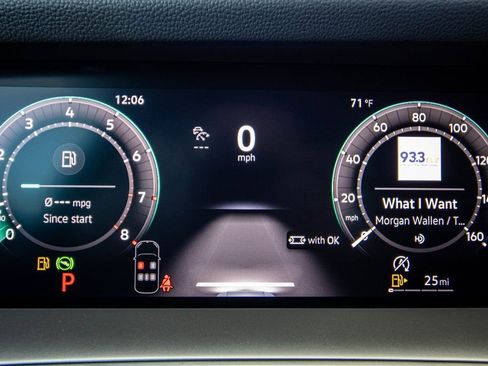 New 2026 Volkswagen Tiguan SE image 36