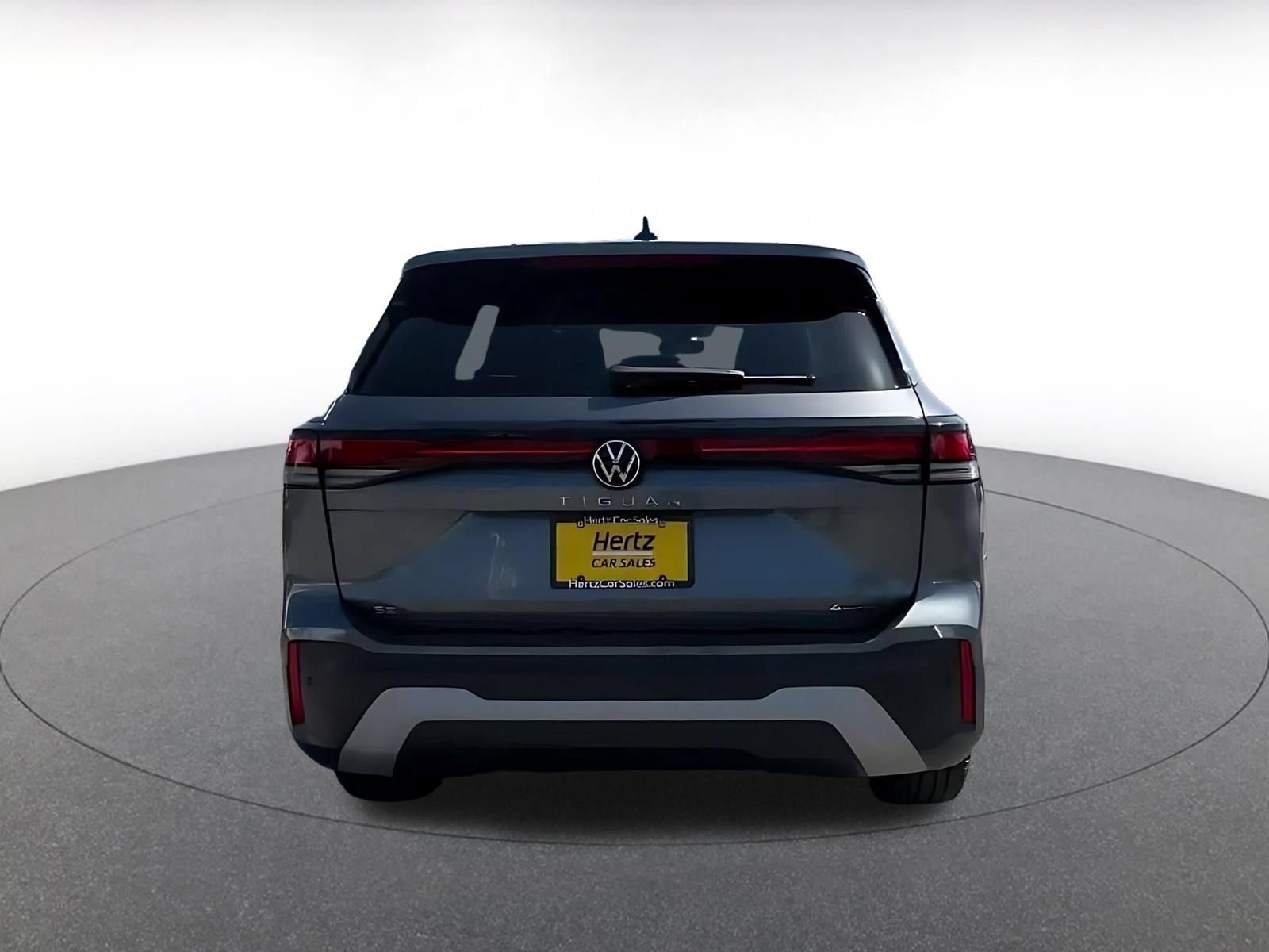 Used 2026 Volkswagen Tiguan SE AWD/4WD image 12
