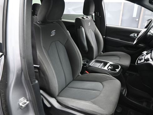 Used 2020 Chrysler Pacifica Touring w/ S Appearance Package FWD image 15