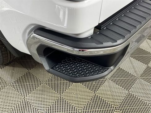 New 2026 GMC Sierra 1500 SLE image 15