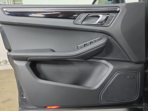 New 2026 Porsche Macan image 22