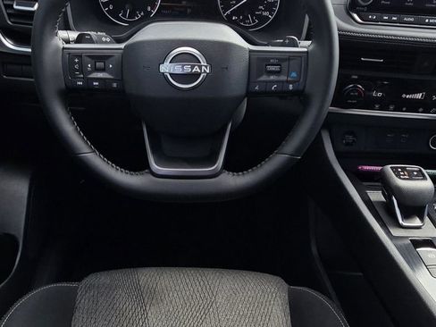 Used 2025 Nissan Rogue SV image 15