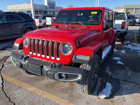 Used 2018 Jeep Wrangler Unlimited Sahara w/ Uconnect 4C Nav & Sound Group image 4