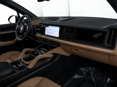 Certified 2026 Porsche Cayenne AWD/4WD image 14