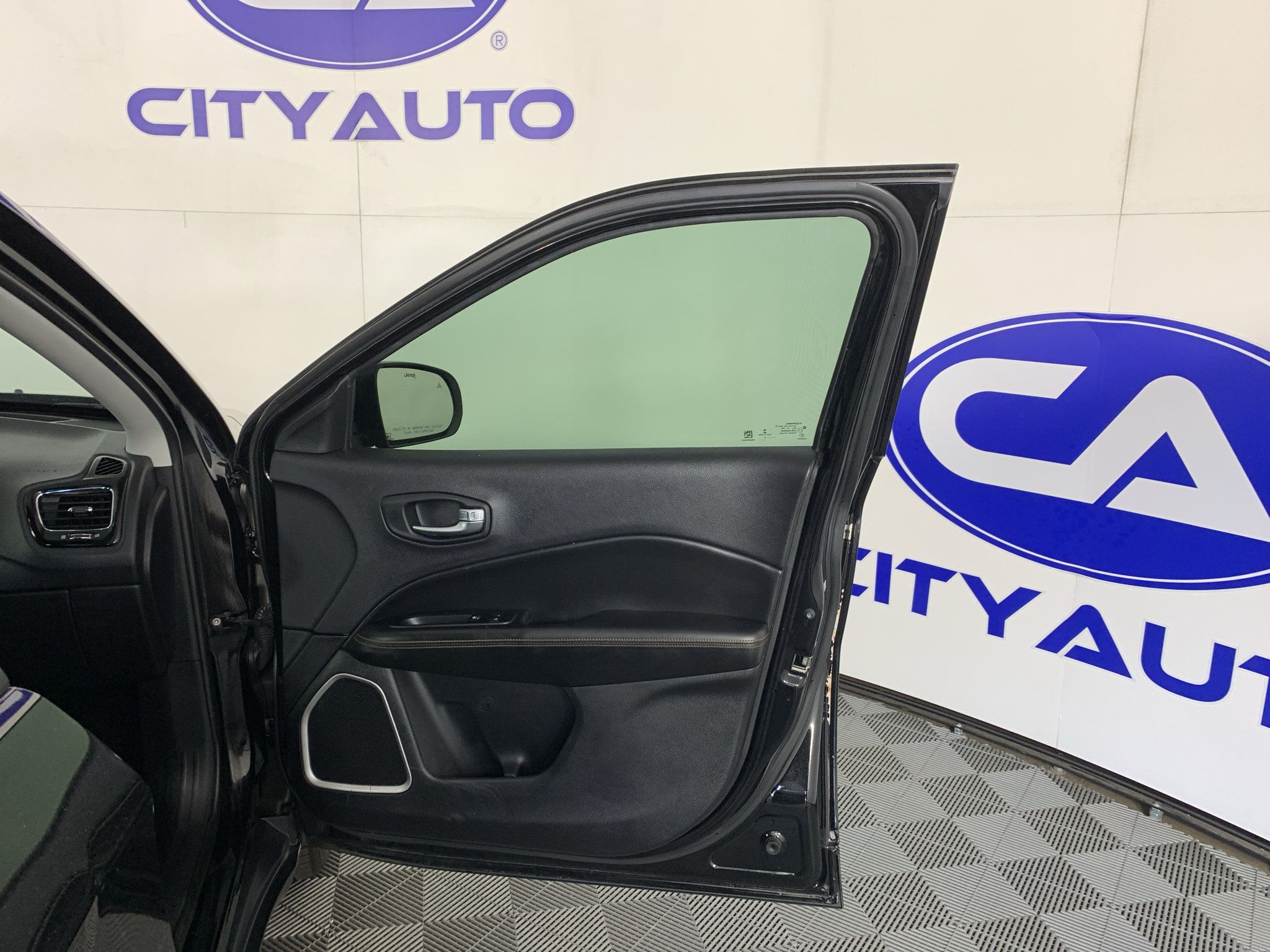 Used 2018 Jeep Compass Limited w/ Navigation Group AWD/4WD image 36