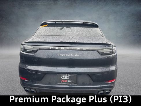 Used 2022 Porsche Cayenne Turbo image 4