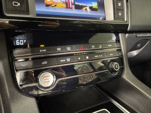 Used 2017 Jaguar F-PACE Premium AWD/4WD image 19