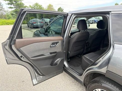 Used 2022 Nissan Rogue SV AWD/4WD image 16