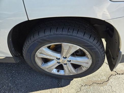 Used 2012 Toyota Highlander Limited w/ Tow Pkg image 4