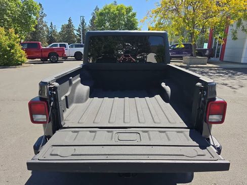 Used 2023 Jeep Gladiator Sport AWD/4WD image 22