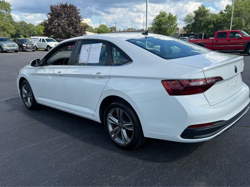 Used 2023 Volkswagen Jetta SE FWD image 6