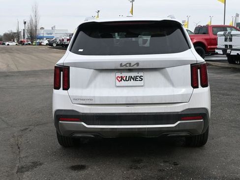 Used 2024 Kia Sorento S image 7