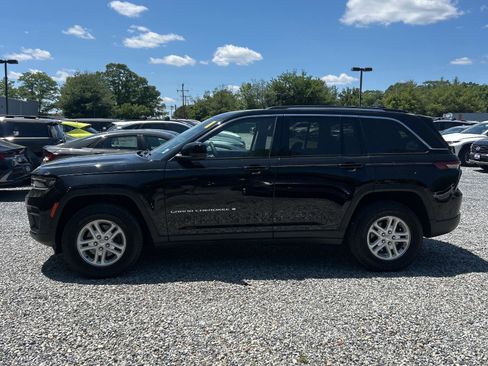 Used 2023 Jeep Grand Cherokee Laredo AWD/4WD image 8