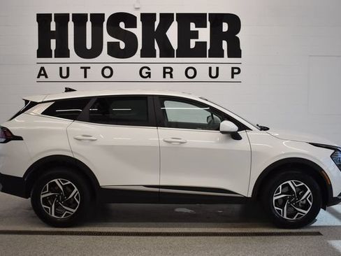 Used 2024 Kia Sportage LX AWD/4WD image 2