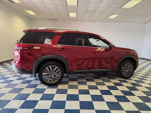 Used 2025 Nissan Pathfinder SL w/ SL Premium Package FWD image 8
