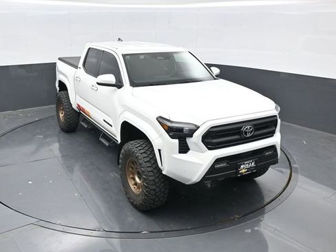 Used 2025 Toyota Tacoma SR5 AWD/4WD image 1