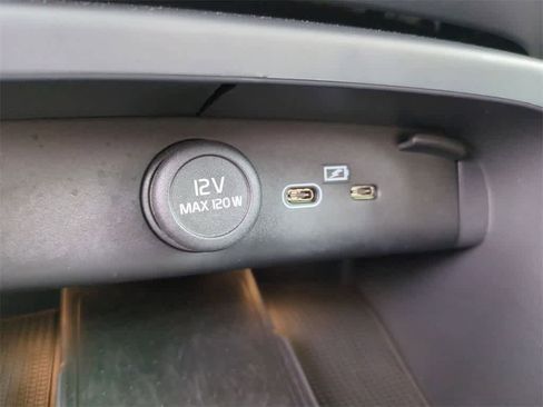Used 2023 Volvo XC40 B5 Ultimate w/ Protection Package Premier image 24